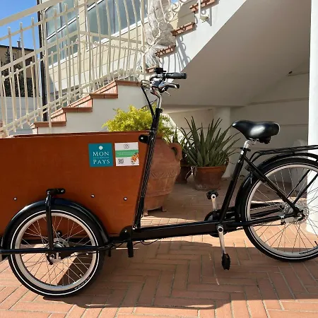 Oda ve Kahvaltı Mon Pays 4*