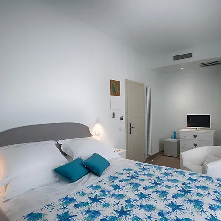 Mon Pays 贝拉里亚-伊贾马里纳