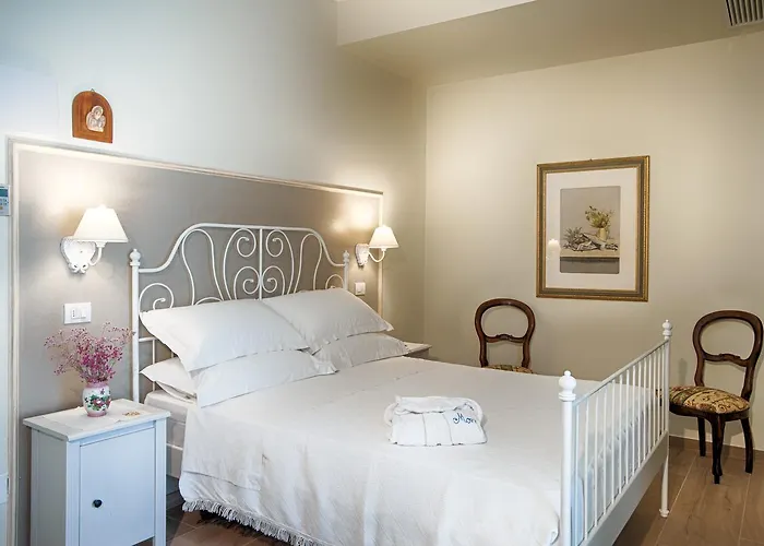 Mon Pays Bed & Breakfast 4*