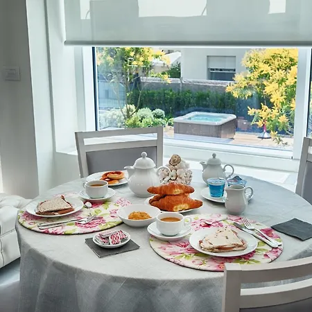 Mon Pays Μπελάρια-Ιτζέα Μαρίνα